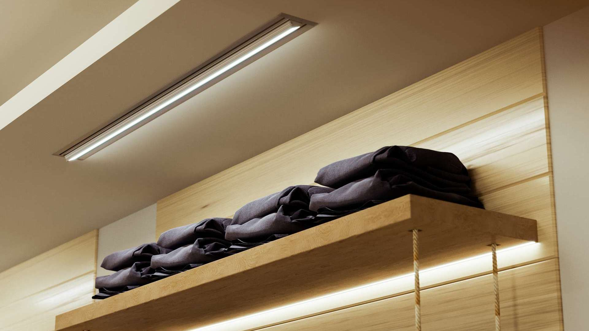 Profil LUMINES typ TALIA czarny lakierowany 2,02 m