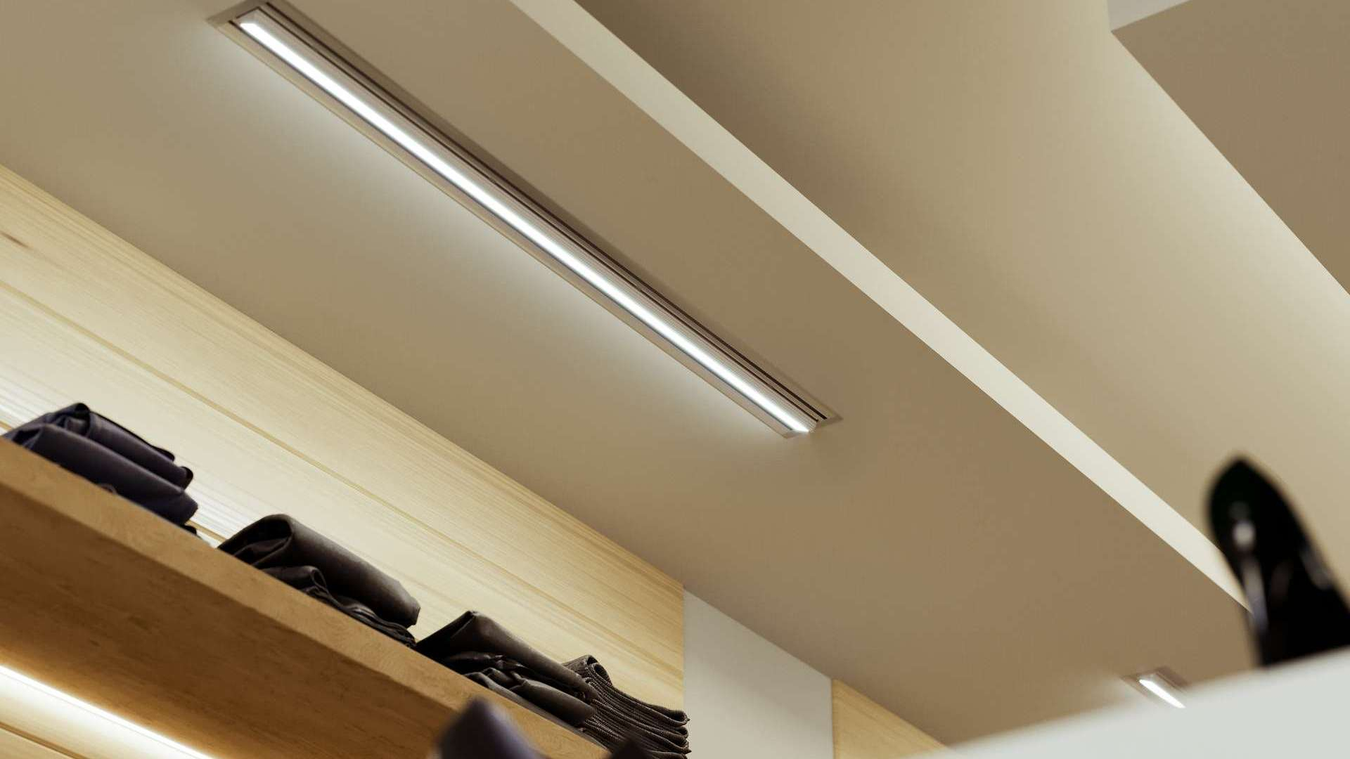 Profil LUMINES typ TALIA czarny lakierowany 2,02 m