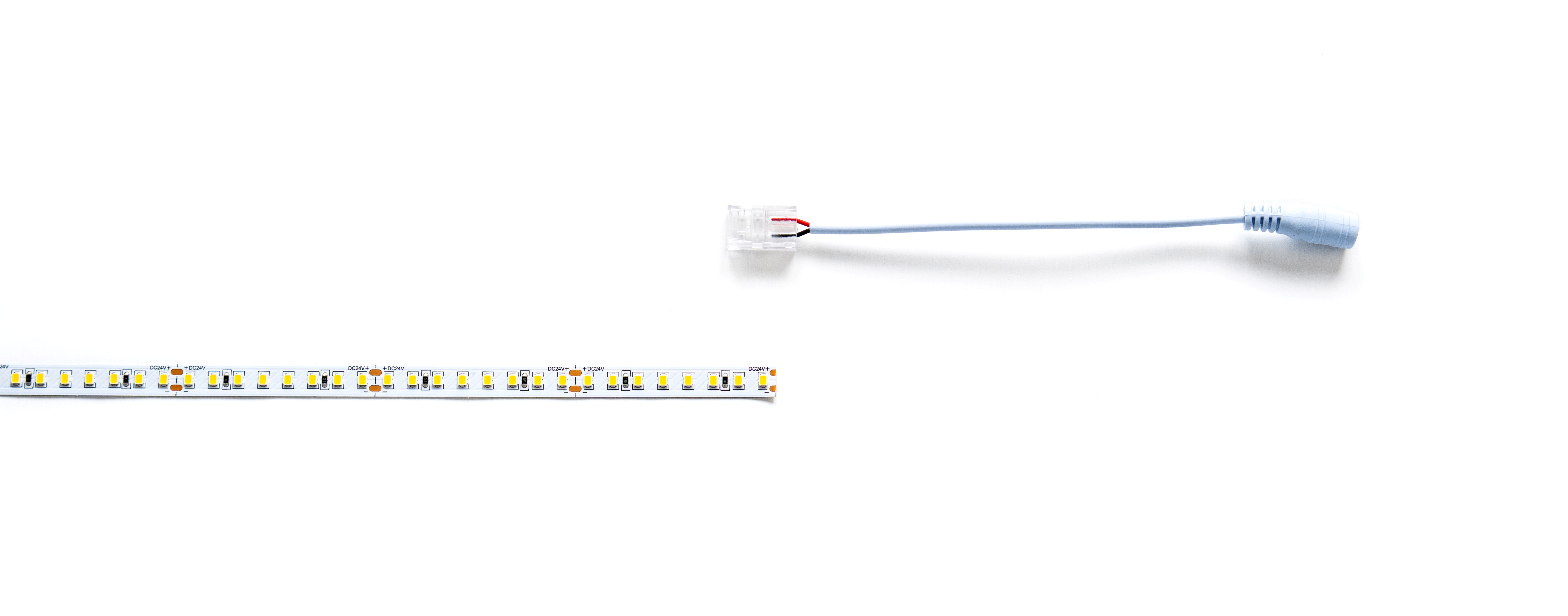 Sposób łączenia taśmy LED - złącze LED dwustronnego z gniazden