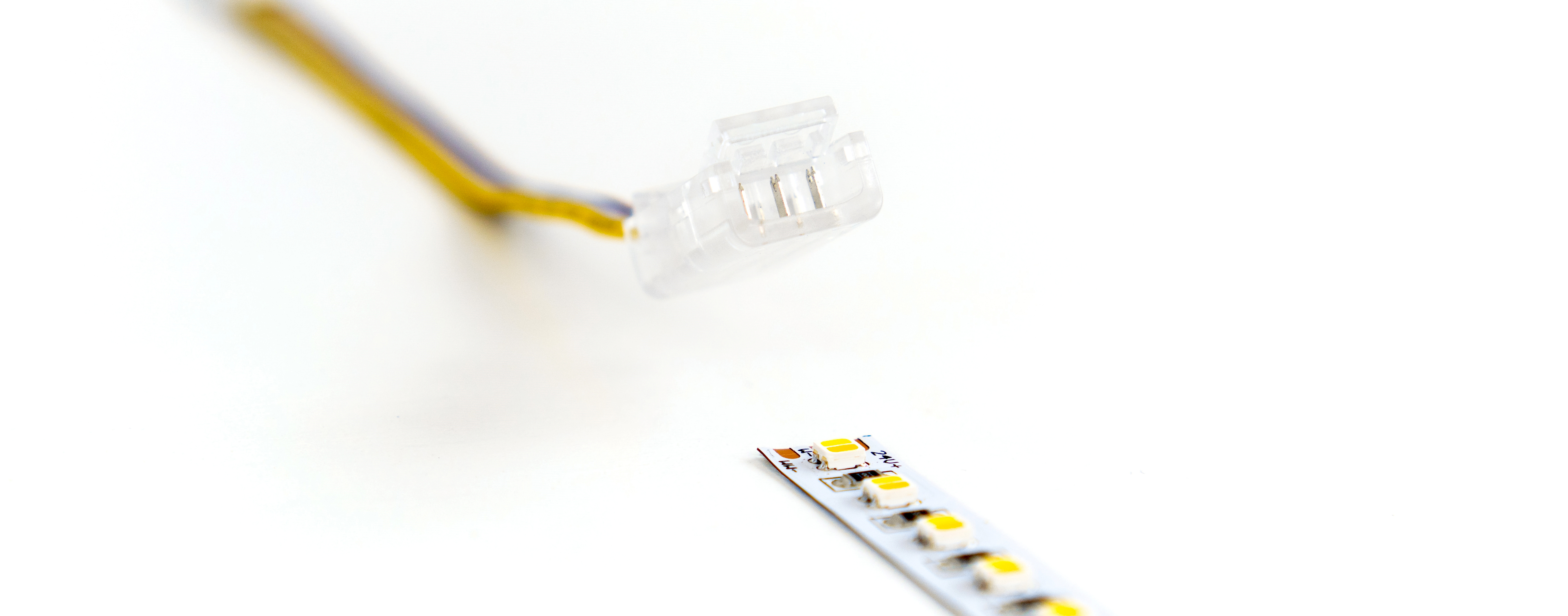 Piny przebijające PCB w taśmie LED CCT